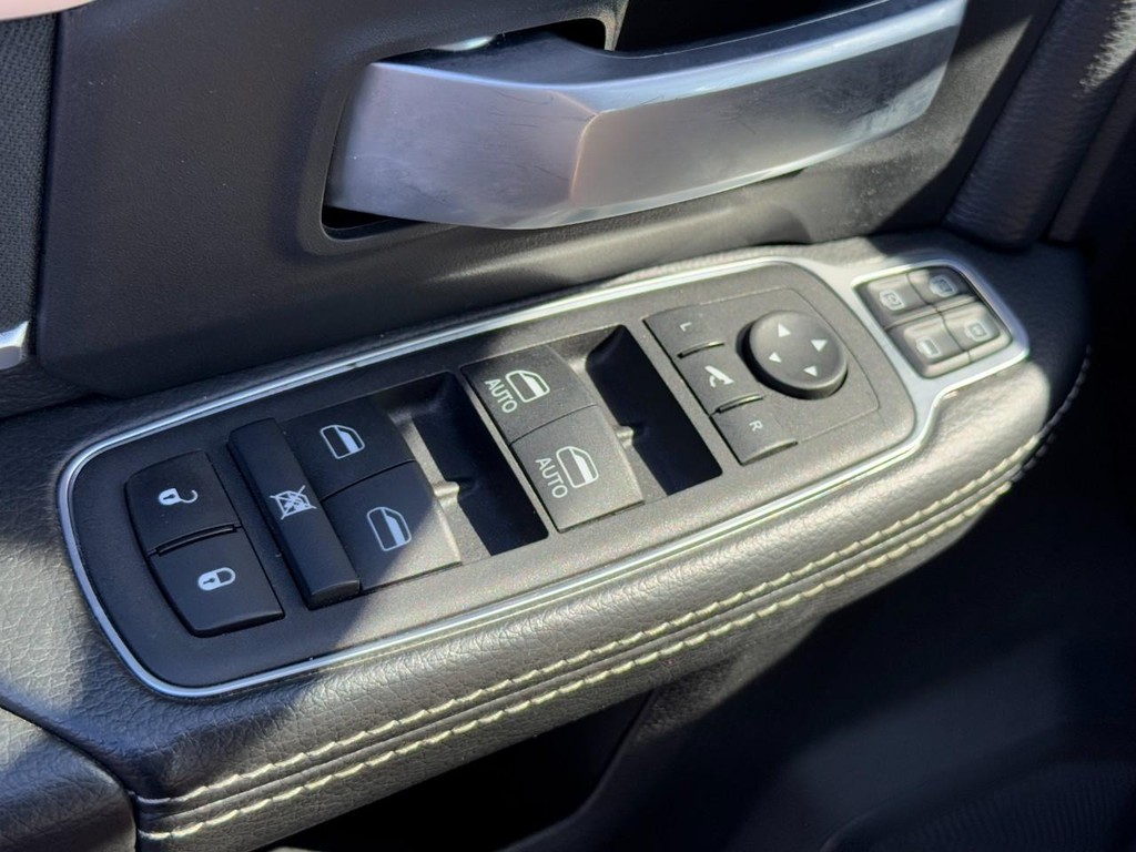 Ram 2500 Vehicle Full-screen Gallery Image 23