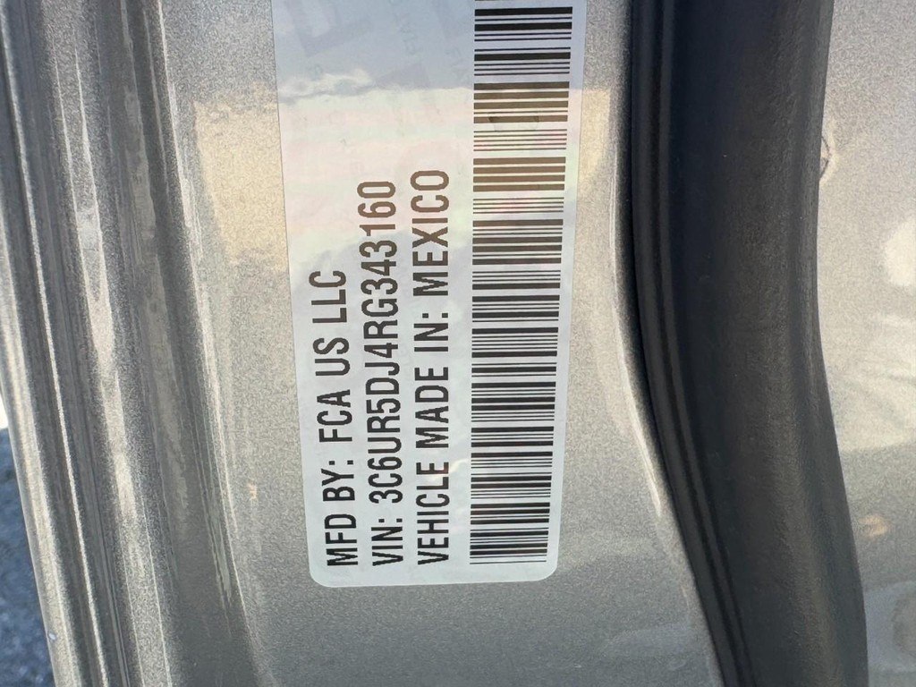 Ram 2500 Vehicle Full-screen Gallery Image 25