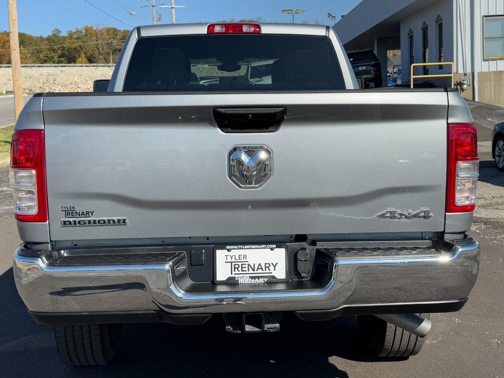 Ram 2500 Vehicle Full-screen Gallery Image 09