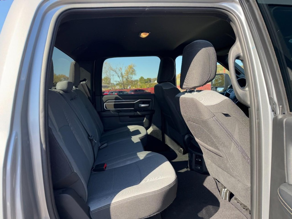 Ram 2500 Vehicle Full-screen Gallery Image 10