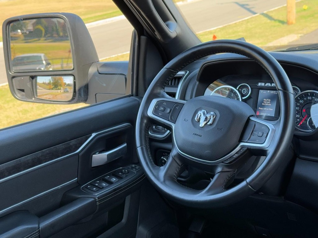 Ram 2500 Vehicle Full-screen Gallery Image 12