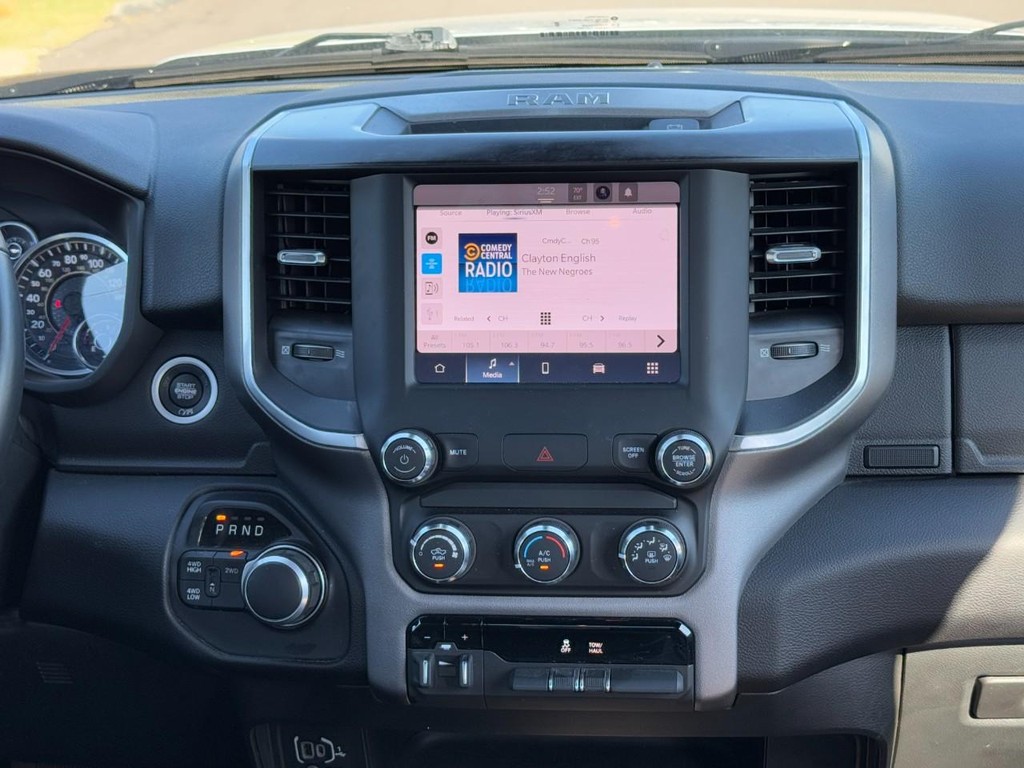 Ram 2500 Vehicle Full-screen Gallery Image 13