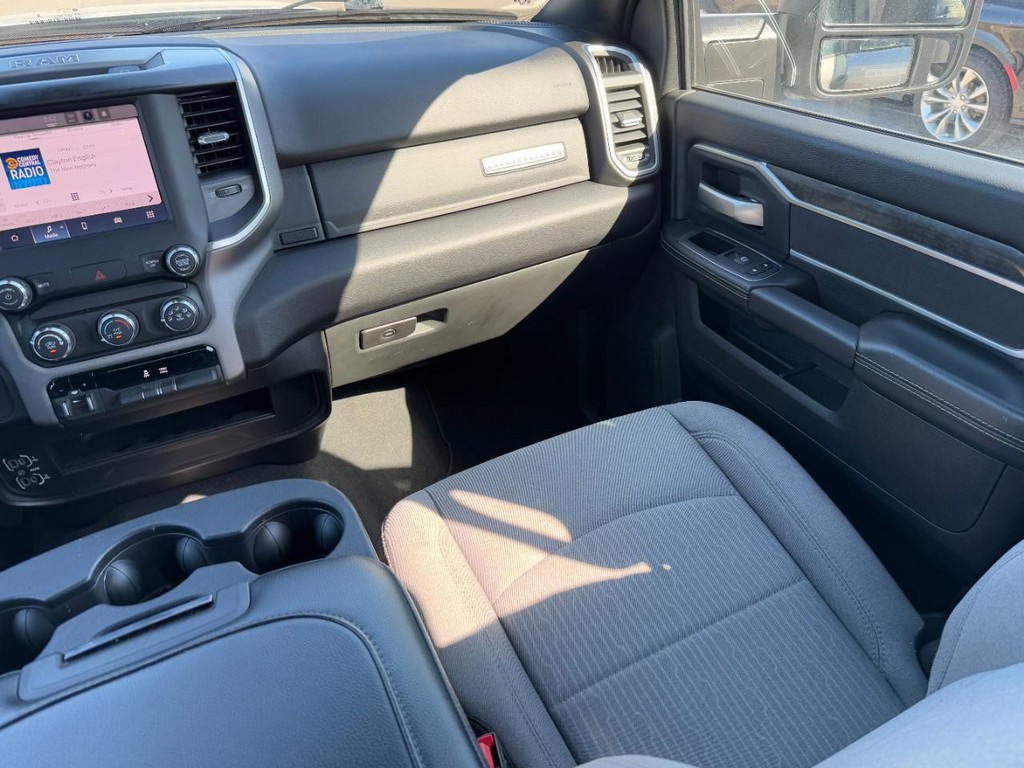 Ram 2500 Vehicle Full-screen Gallery Image 15