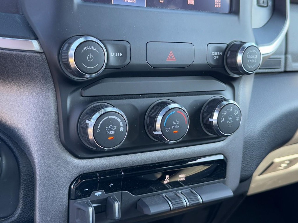 Ram 2500 Vehicle Full-screen Gallery Image 20