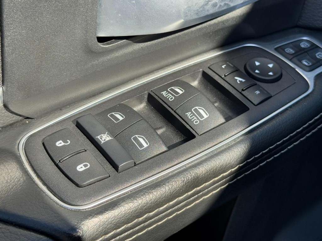 Ram 2500 Vehicle Full-screen Gallery Image 22