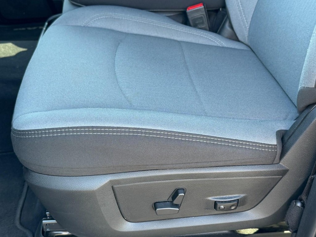 Ram 2500 Vehicle Full-screen Gallery Image 23