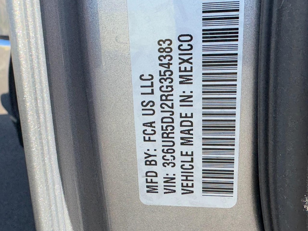 Ram 2500 Vehicle Full-screen Gallery Image 24