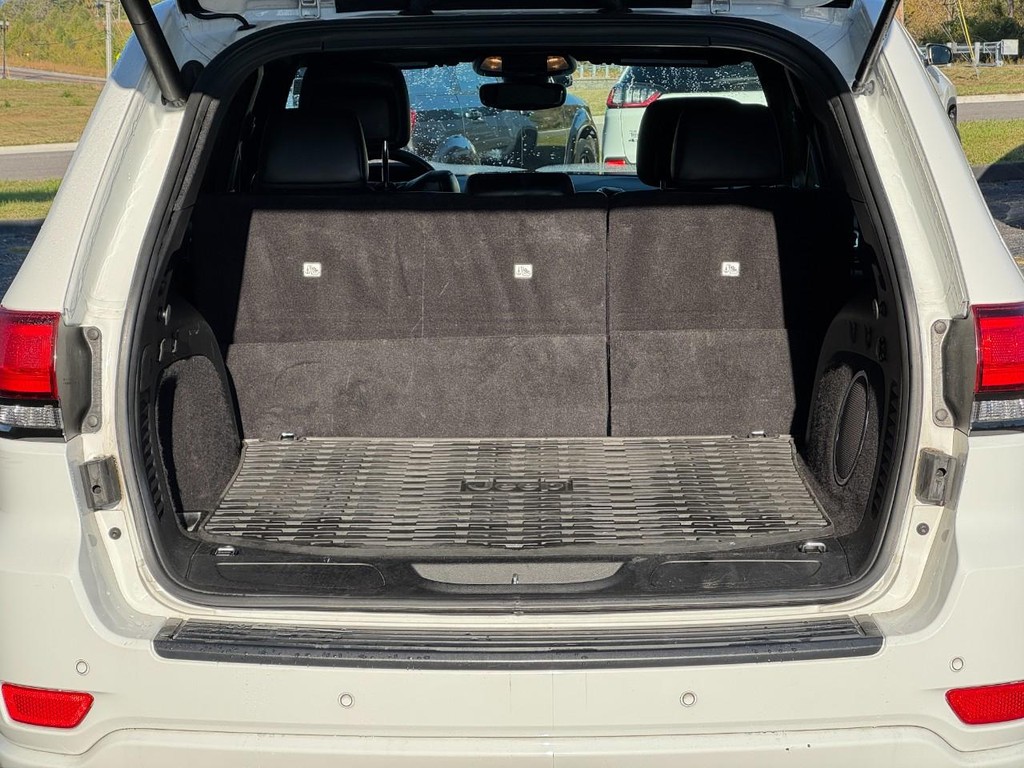 Jeep Grand Cherokee Vehicle Full-screen Gallery Image 04