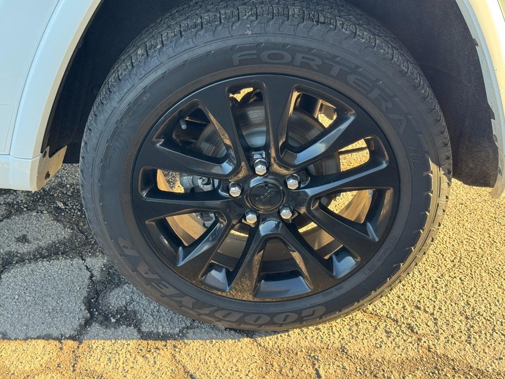 Jeep Grand Cherokee Vehicle Full-screen Gallery Image 07