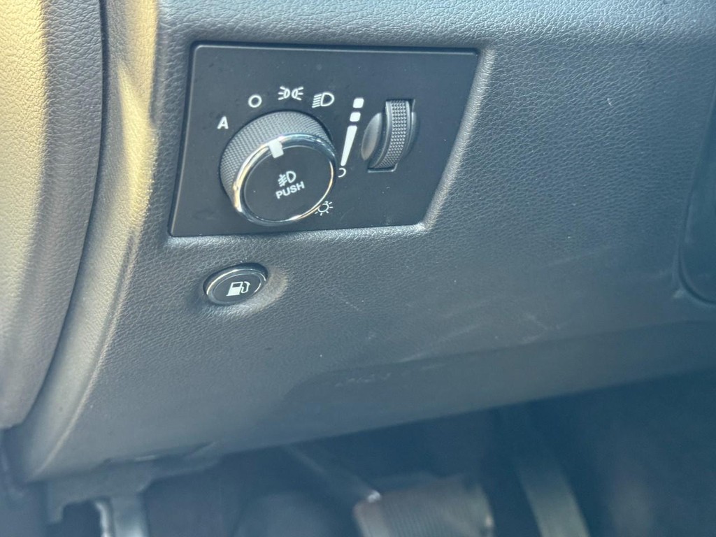 Jeep Grand Cherokee Vehicle Full-screen Gallery Image 17