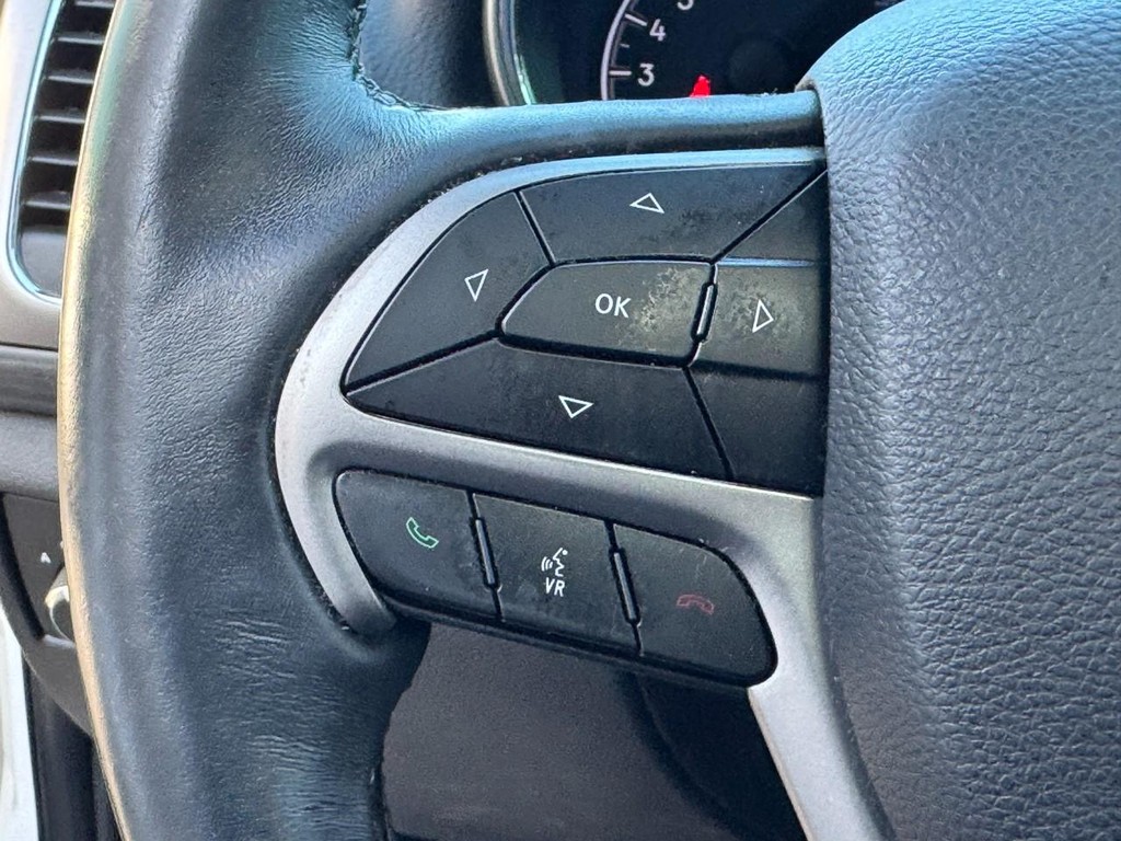 Jeep Grand Cherokee Vehicle Full-screen Gallery Image 18