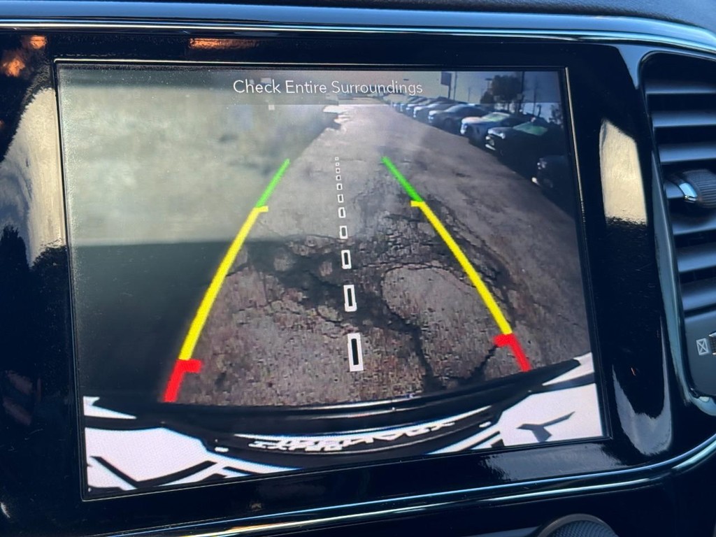 Jeep Grand Cherokee Vehicle Full-screen Gallery Image 22