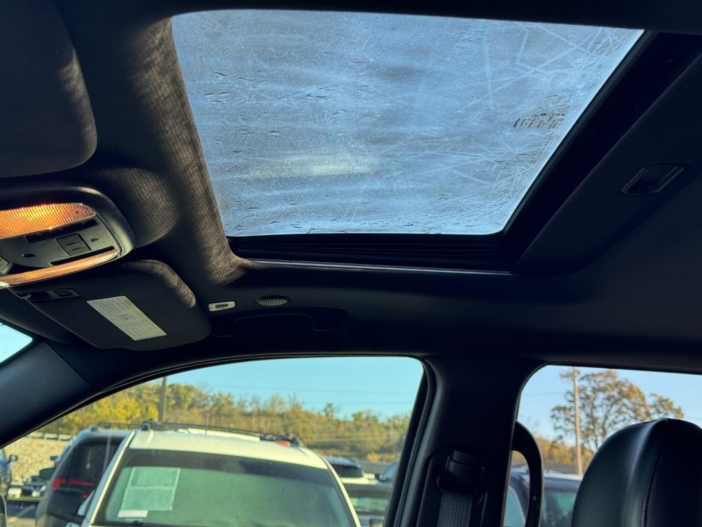 Jeep Grand Cherokee Vehicle Full-screen Gallery Image 24