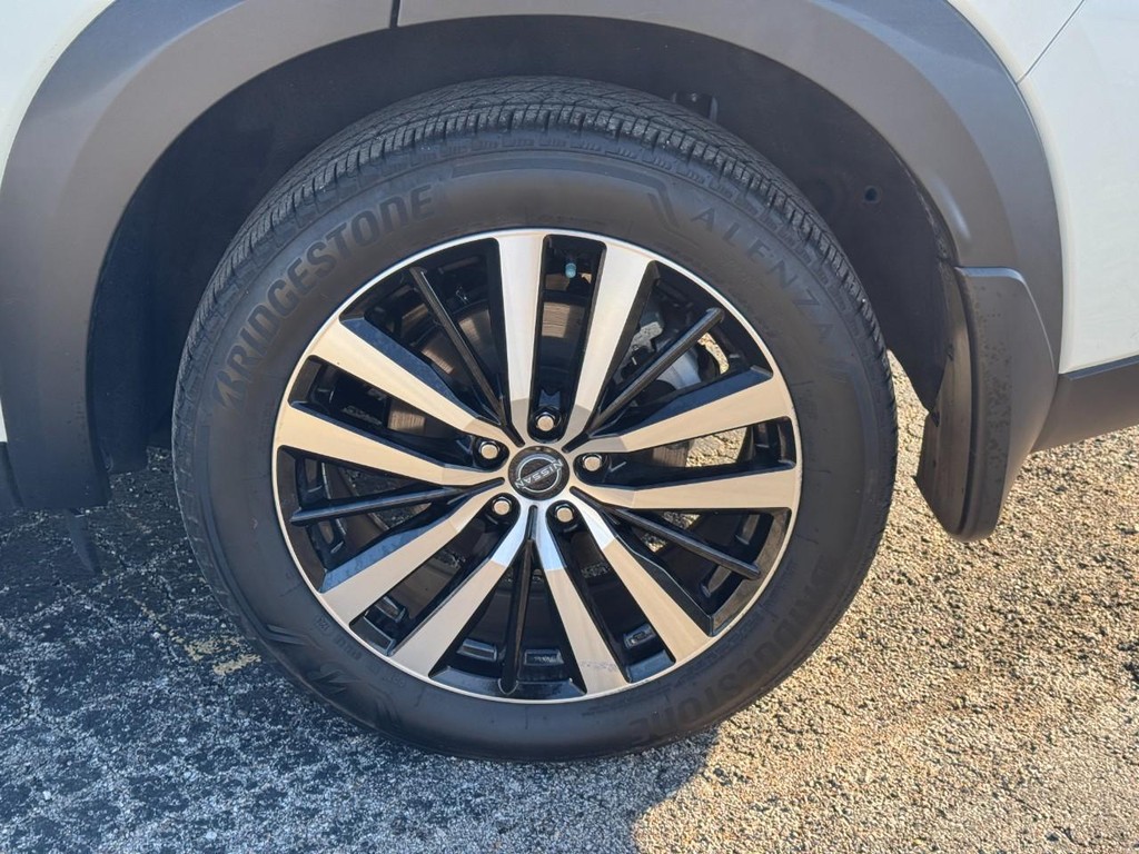 Nissan Pathfinder Vehicle Full-screen Gallery Image 07