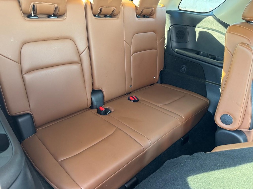 Nissan Pathfinder Vehicle Full-screen Gallery Image 11