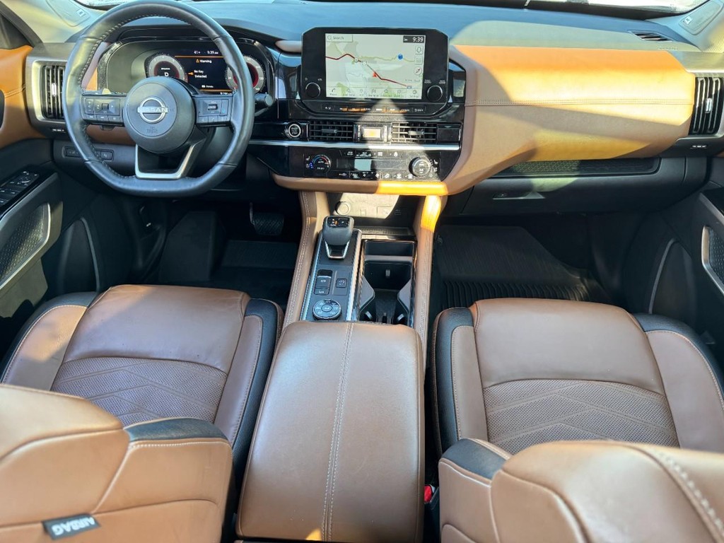 Nissan Pathfinder Vehicle Full-screen Gallery Image 12