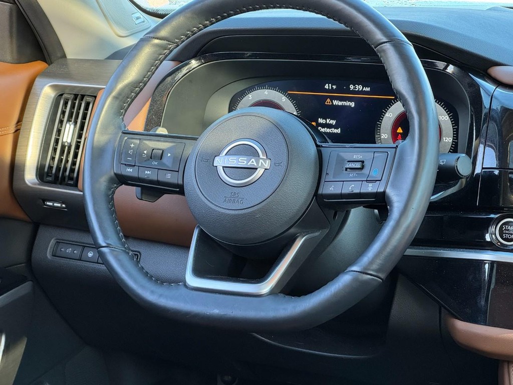 Nissan Pathfinder Vehicle Full-screen Gallery Image 13