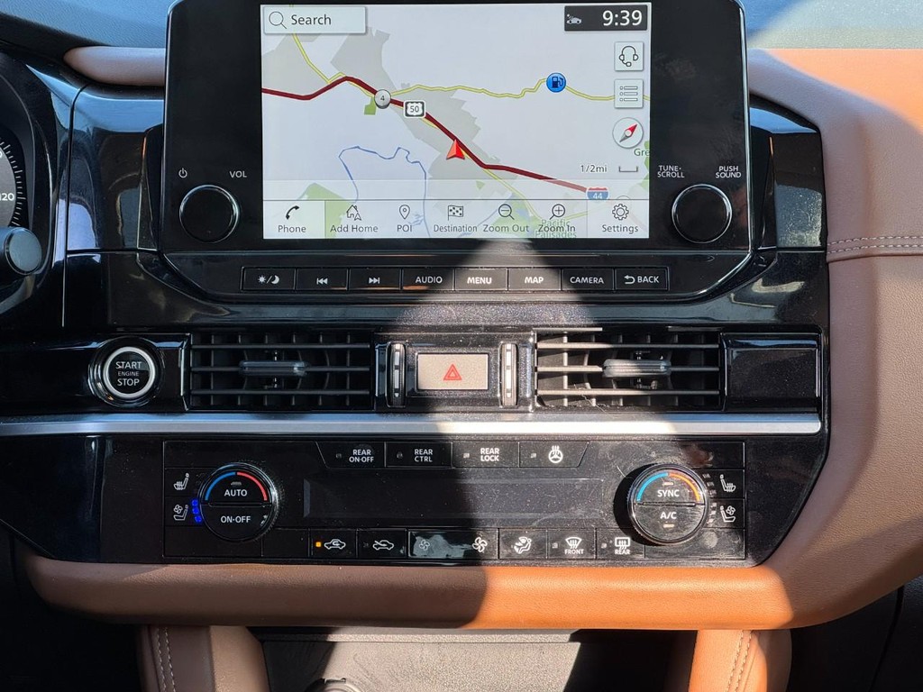 Nissan Pathfinder Vehicle Full-screen Gallery Image 14