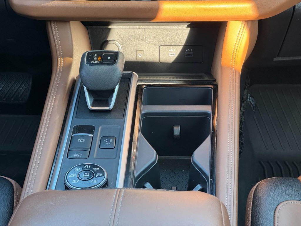 Nissan Pathfinder Vehicle Full-screen Gallery Image 15