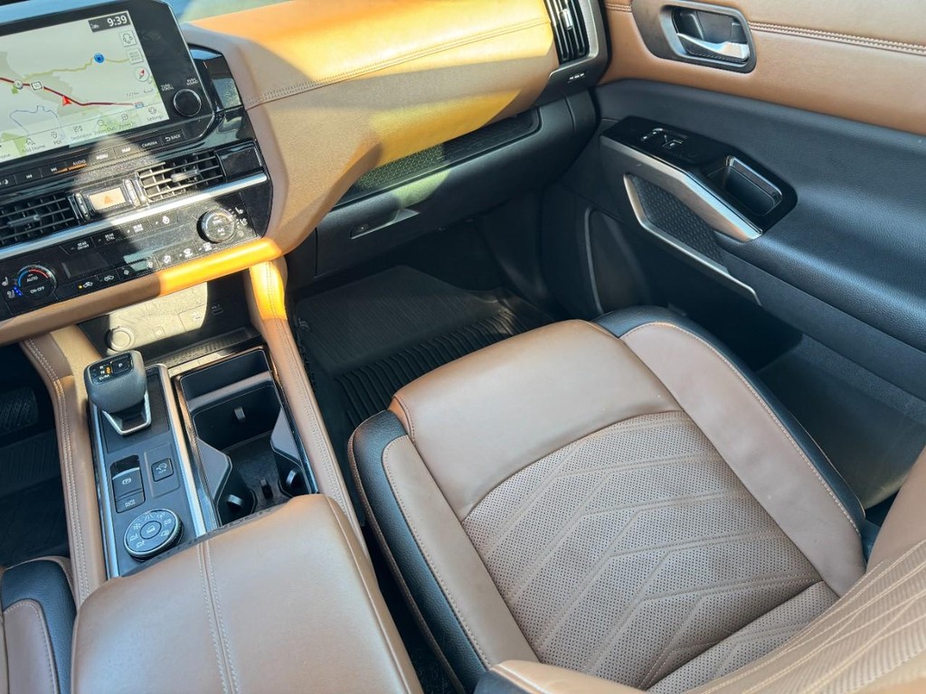 Nissan Pathfinder Vehicle Full-screen Gallery Image 16