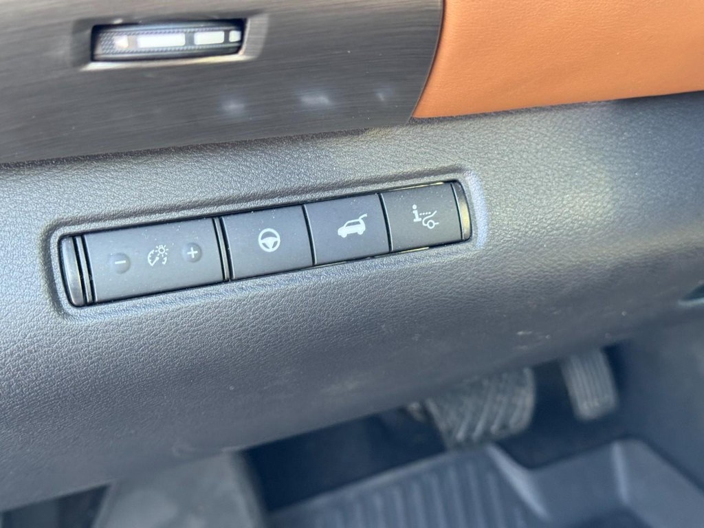 Nissan Pathfinder Vehicle Full-screen Gallery Image 18