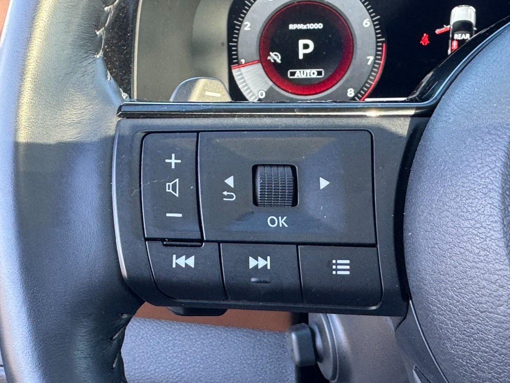 Nissan Pathfinder Vehicle Full-screen Gallery Image 19