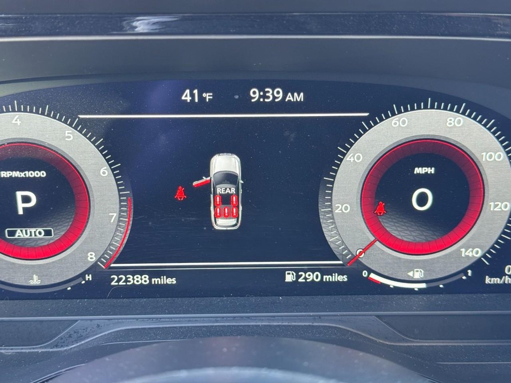 Nissan Pathfinder Vehicle Full-screen Gallery Image 21