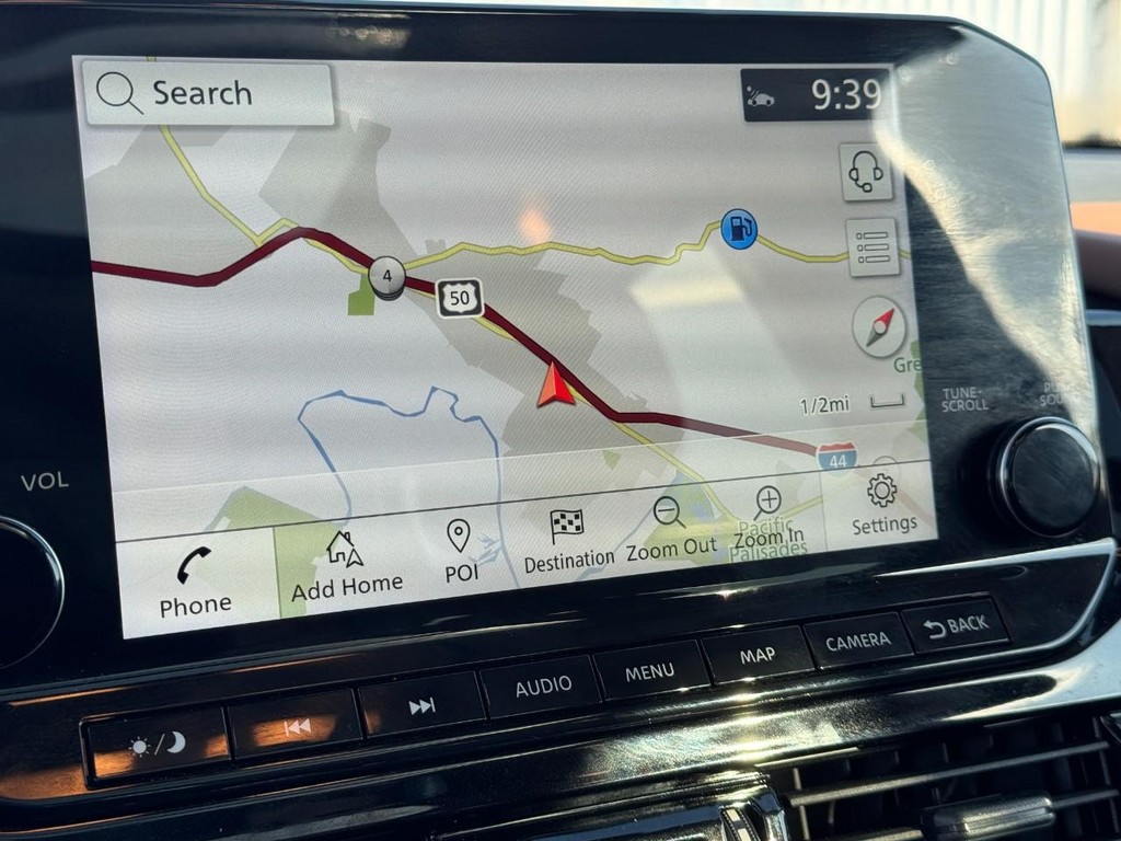 Nissan Pathfinder Vehicle Full-screen Gallery Image 22