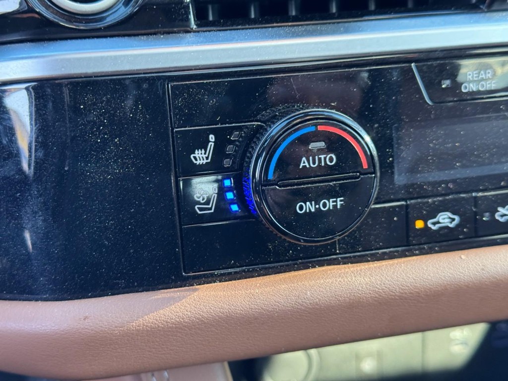 Nissan Pathfinder Vehicle Full-screen Gallery Image 24