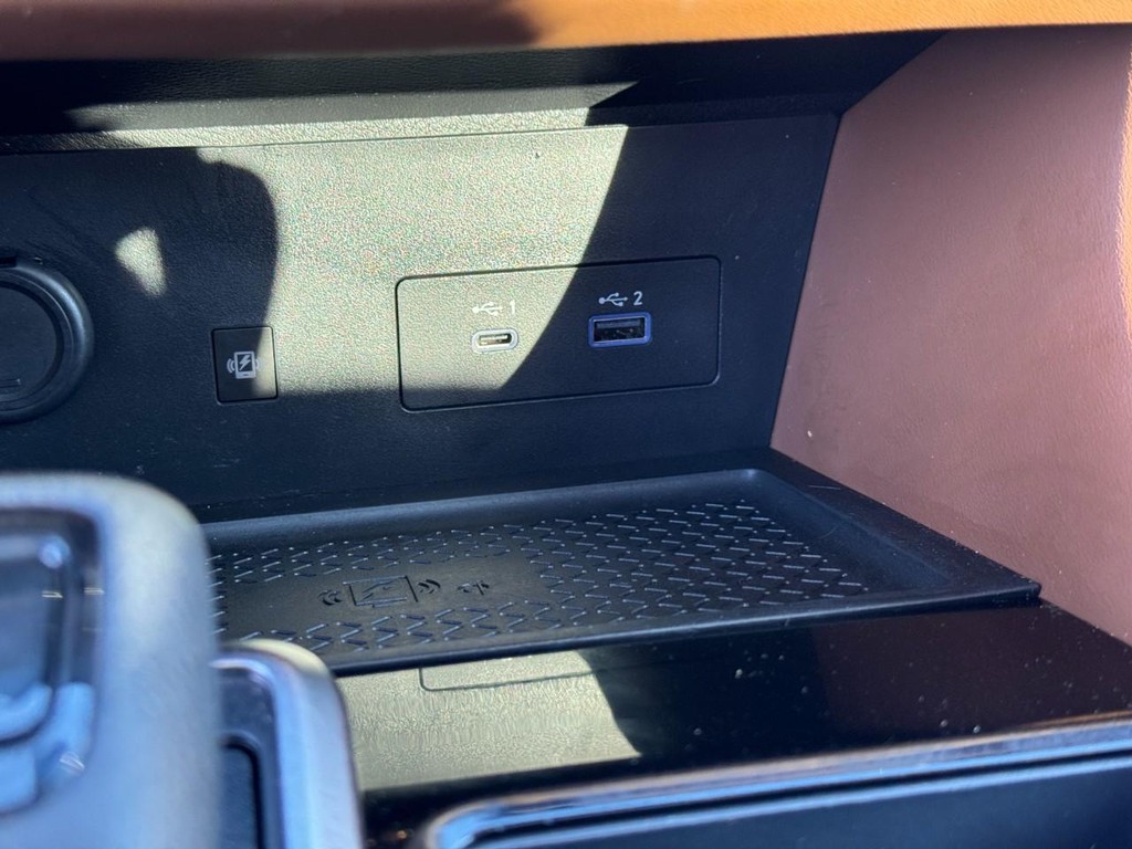 Nissan Pathfinder Vehicle Full-screen Gallery Image 25