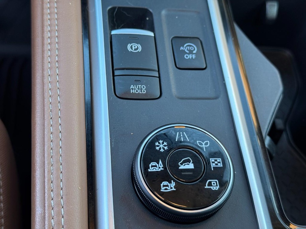 Nissan Pathfinder Vehicle Full-screen Gallery Image 26