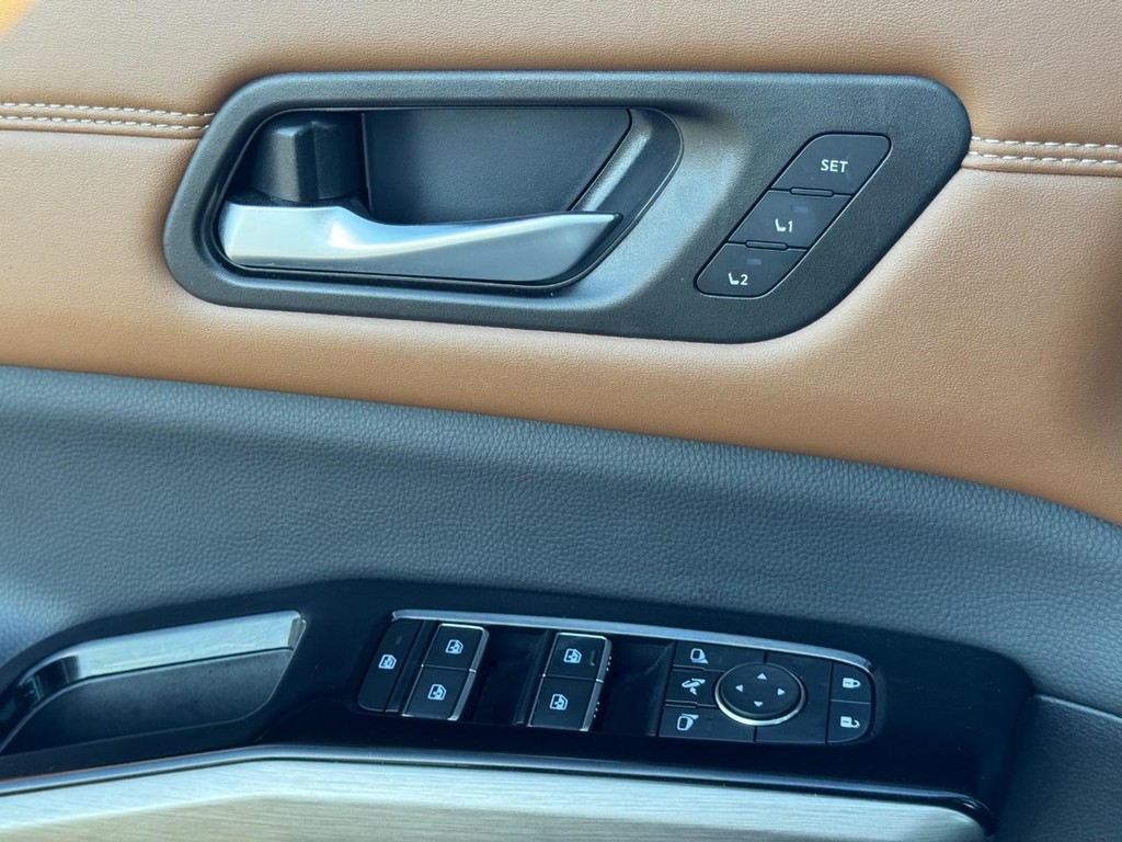 Nissan Pathfinder Vehicle Full-screen Gallery Image 27