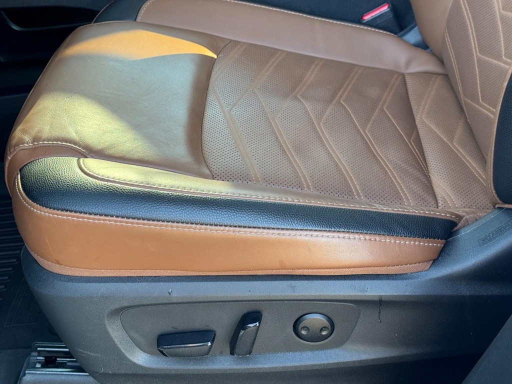 Nissan Pathfinder Vehicle Full-screen Gallery Image 29