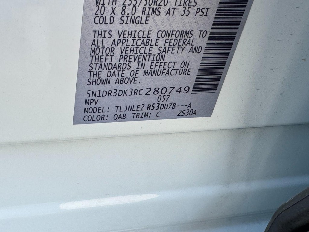 Nissan Pathfinder Vehicle Full-screen Gallery Image 30