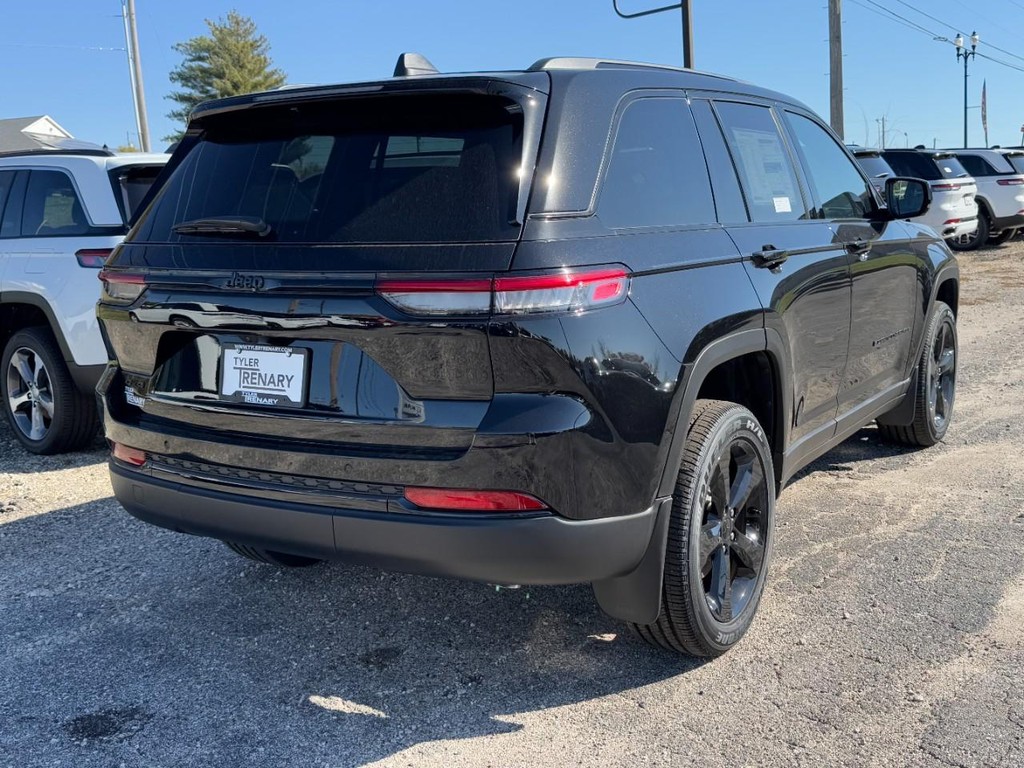 Jeep Grand Cherokee Vehicle Full-screen Gallery Image 03