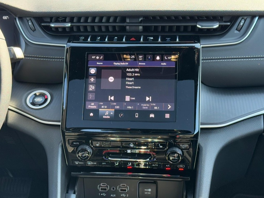 Jeep Grand Cherokee Vehicle Full-screen Gallery Image 08