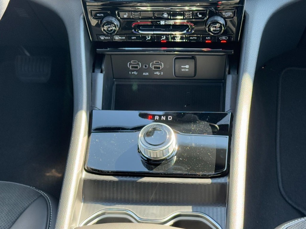 Jeep Grand Cherokee Vehicle Full-screen Gallery Image 09