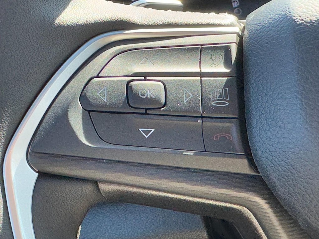 Jeep Grand Cherokee Vehicle Full-screen Gallery Image 10