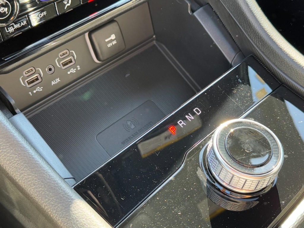 Jeep Grand Cherokee Vehicle Full-screen Gallery Image 12