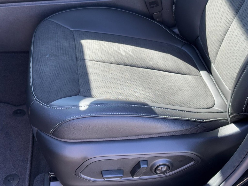 Jeep Grand Cherokee Vehicle Full-screen Gallery Image 16