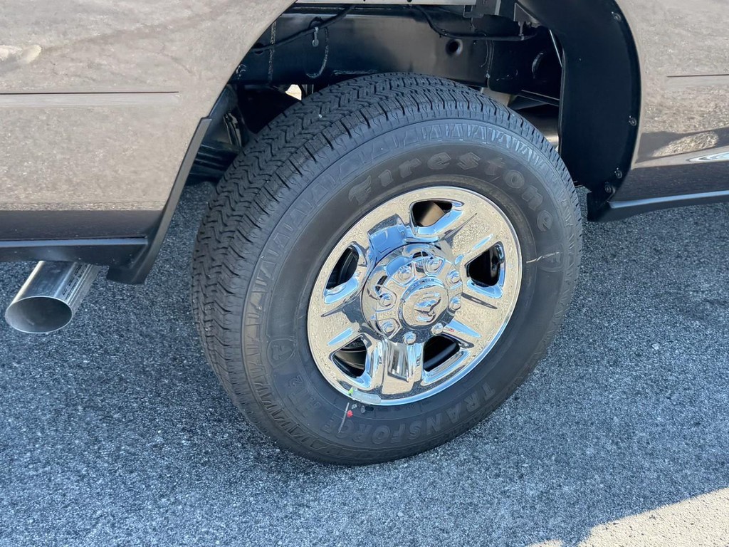 Ram 3500 Vehicle Full-screen Gallery Image 04