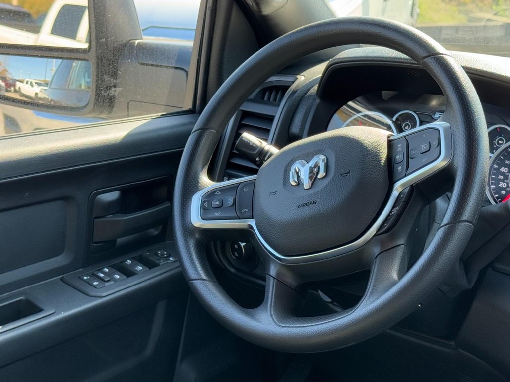 Ram 3500 Vehicle Full-screen Gallery Image 07