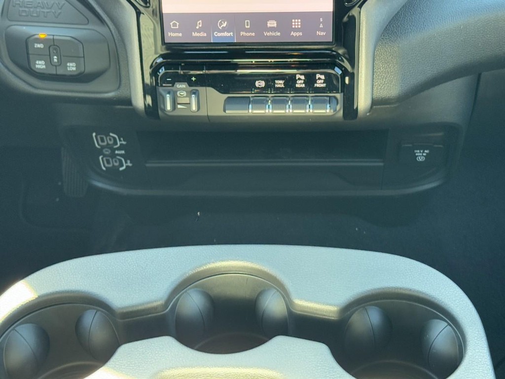 Ram 3500 Vehicle Full-screen Gallery Image 09