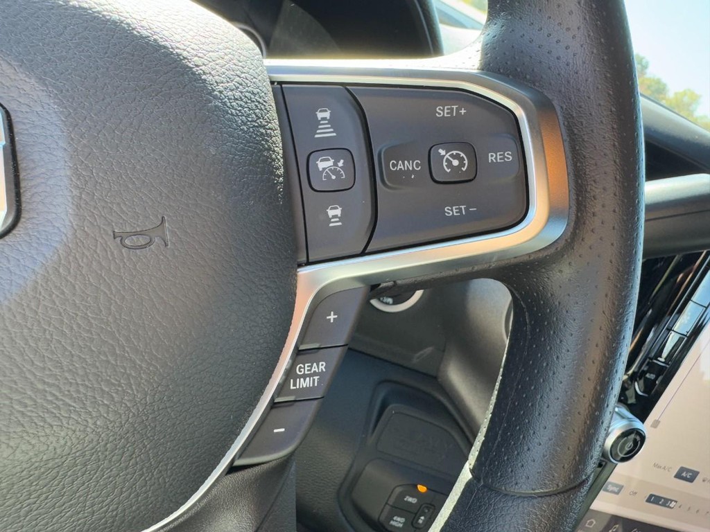 Ram 3500 Vehicle Full-screen Gallery Image 11