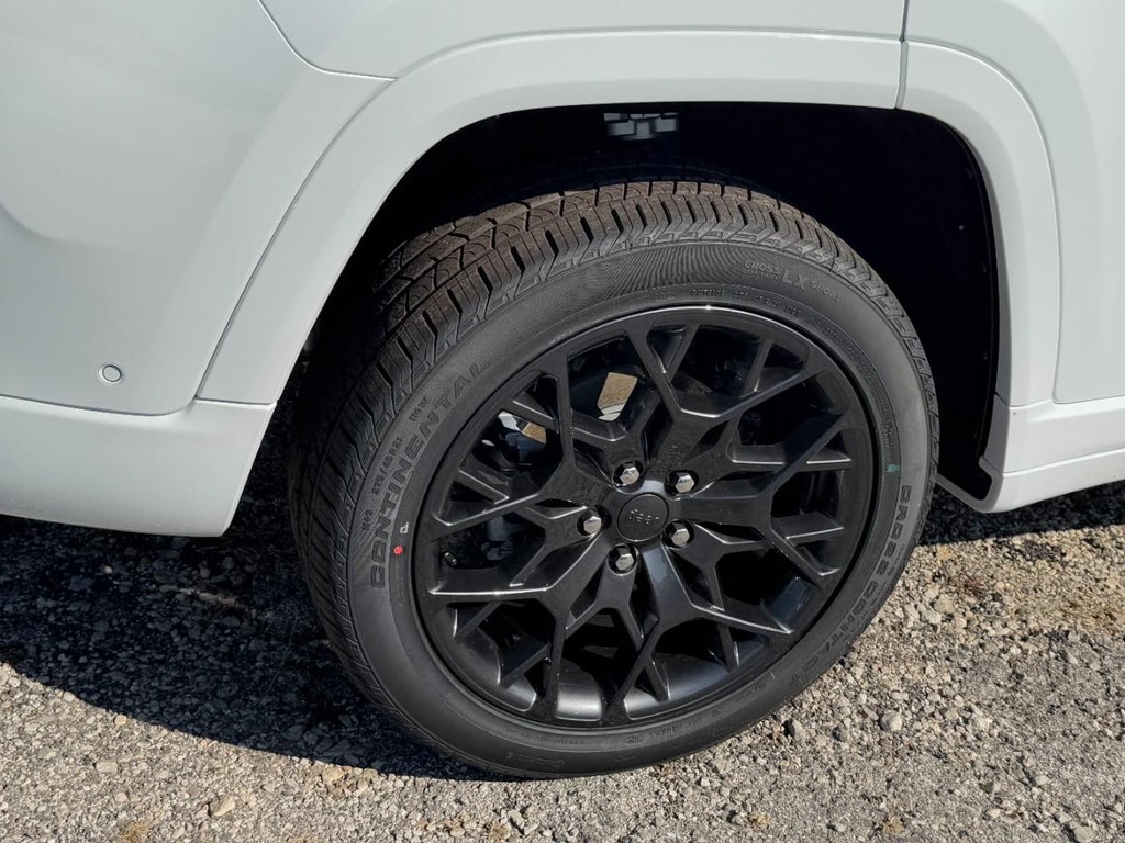 Jeep Grand Cherokee Vehicle Full-screen Gallery Image 04