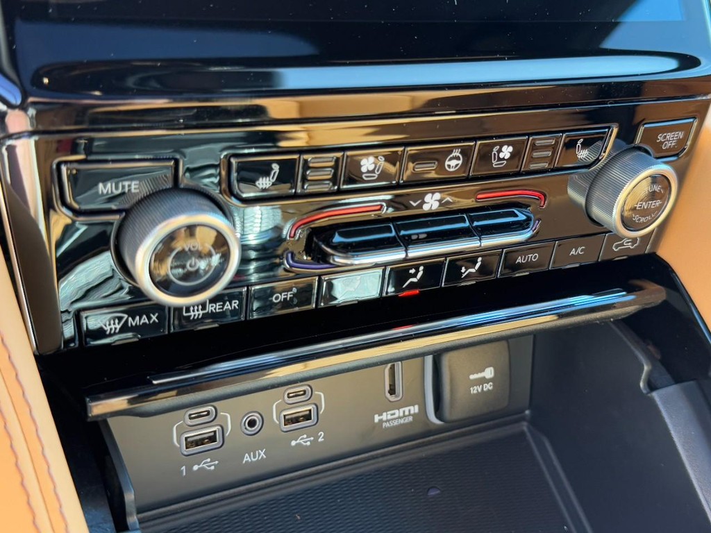 Jeep Grand Cherokee Vehicle Full-screen Gallery Image 14