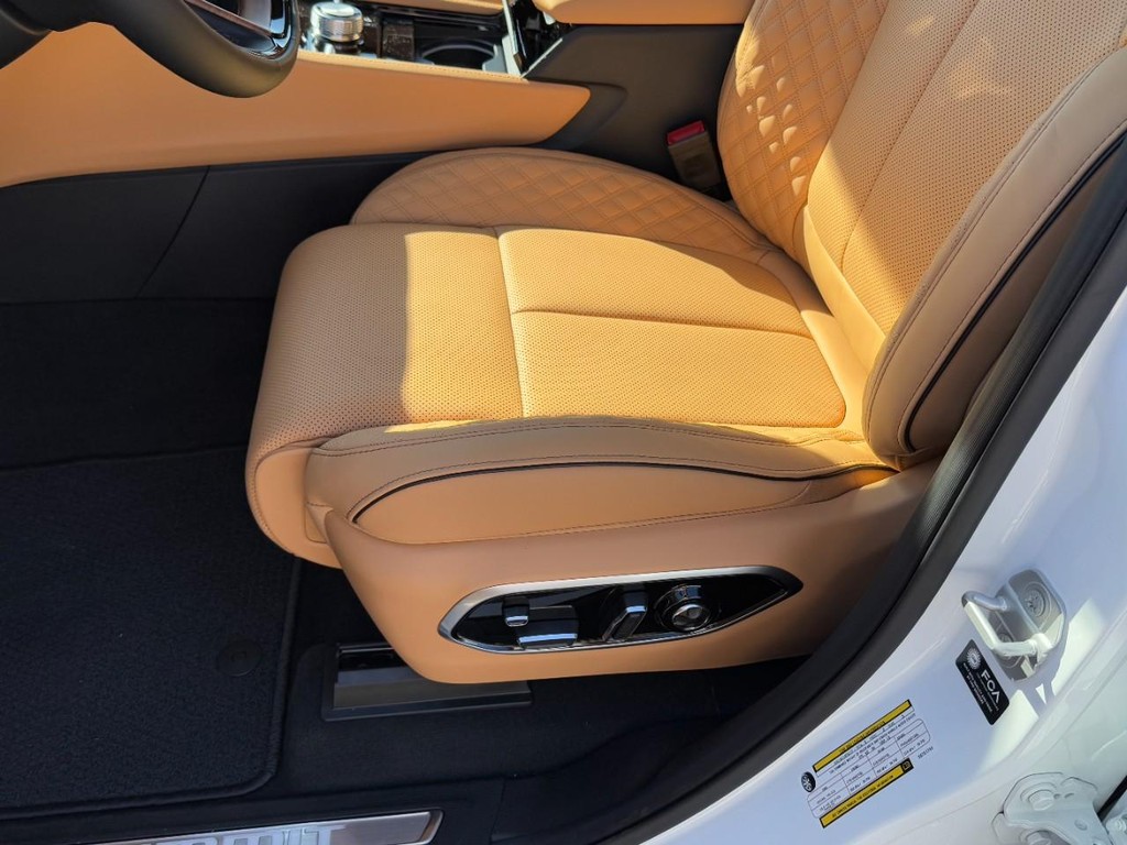 Jeep Grand Cherokee Vehicle Full-screen Gallery Image 17