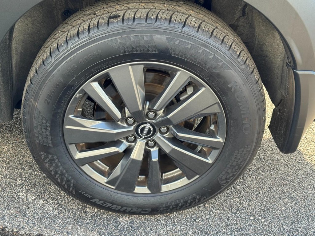 Nissan Pathfinder Vehicle Full-screen Gallery Image 07