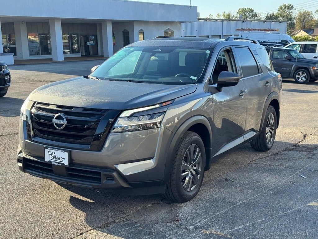 Nissan Pathfinder Vehicle Full-screen Gallery Image 08