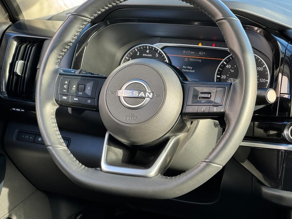 Nissan Pathfinder Vehicle Full-screen Gallery Image 13